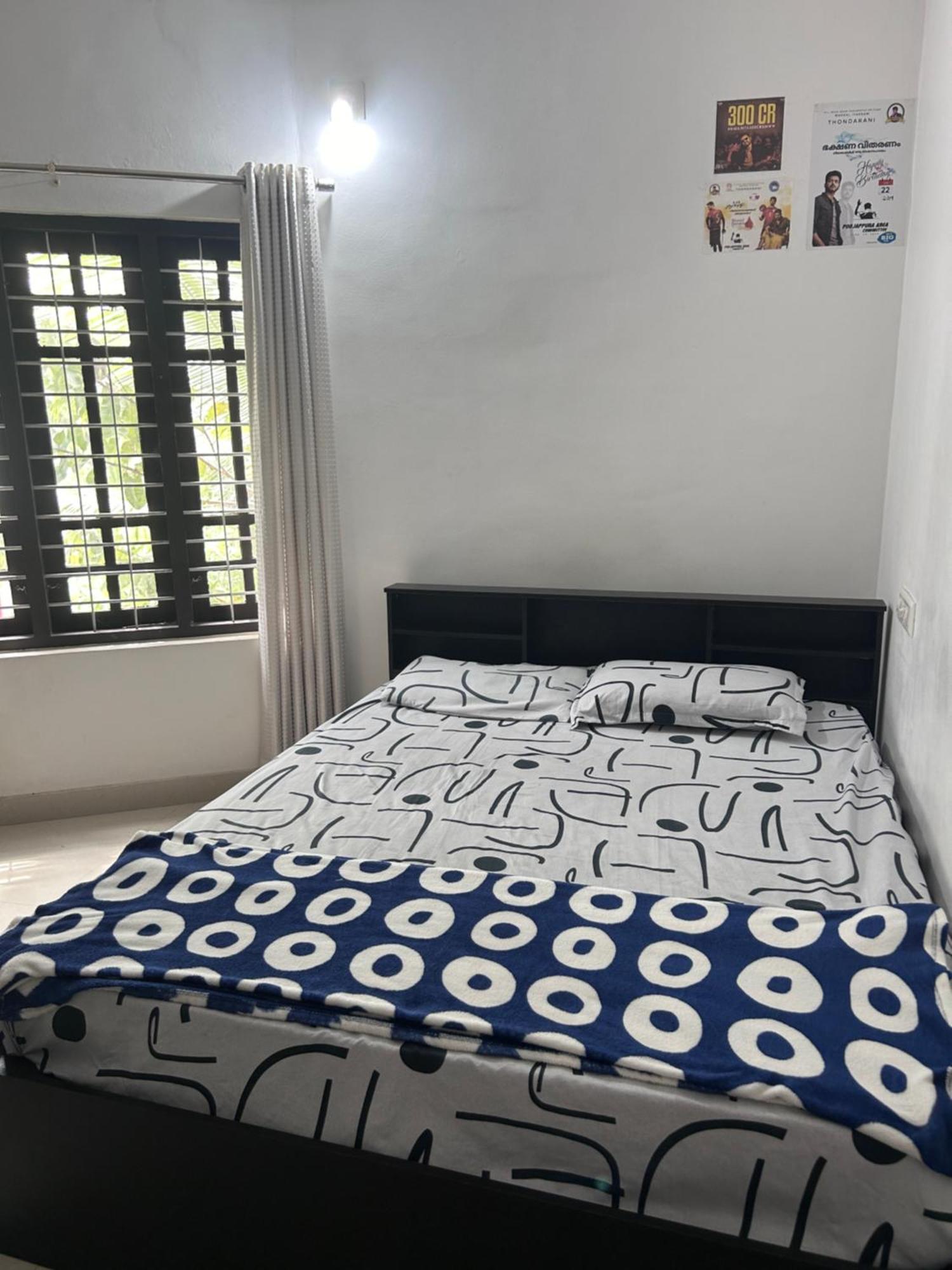 Chaithritha Ladies Homestay Thiruvananthapuram Bagian luar foto
