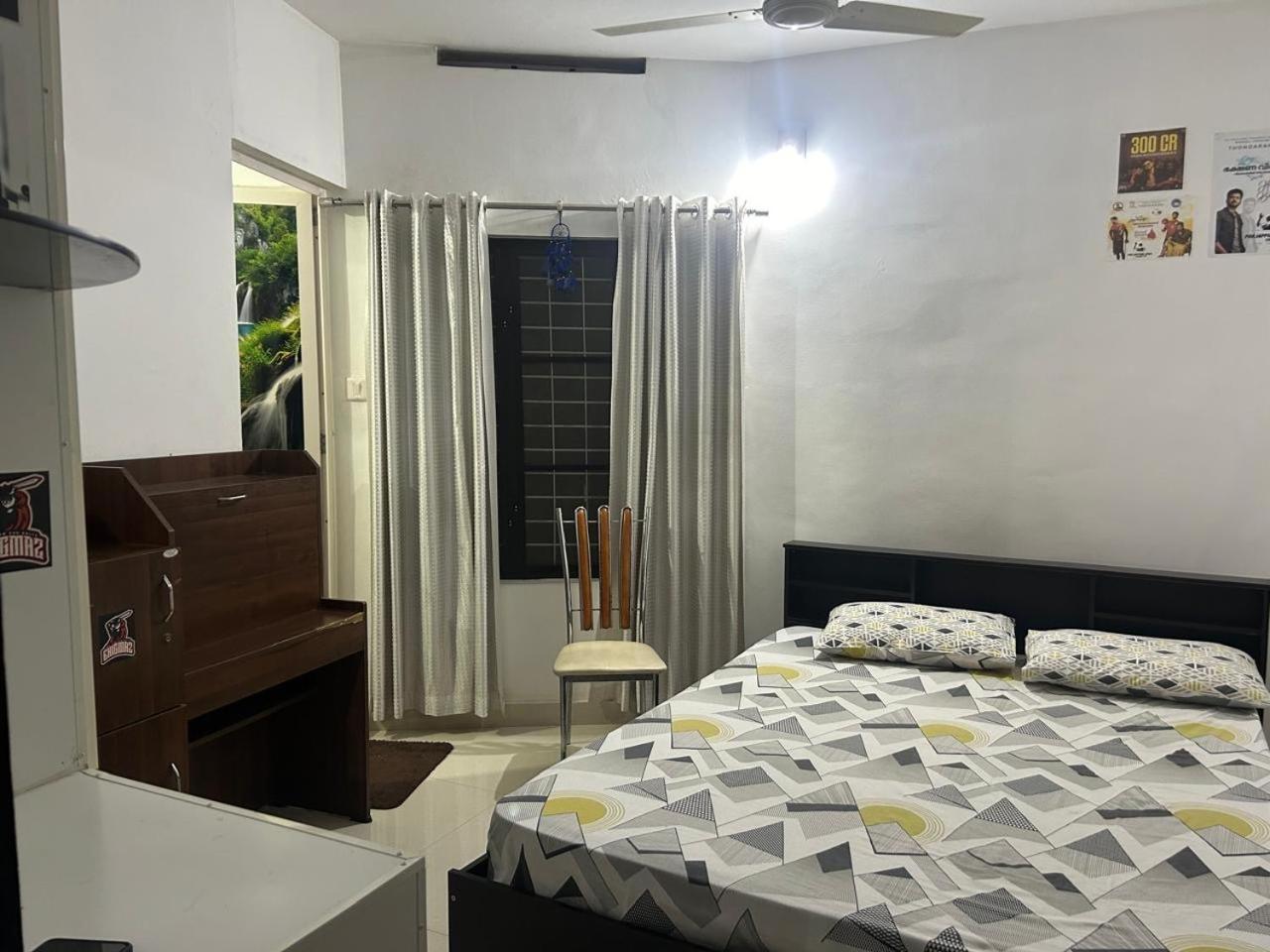 Chaithritha Ladies Homestay Thiruvananthapuram Bagian luar foto