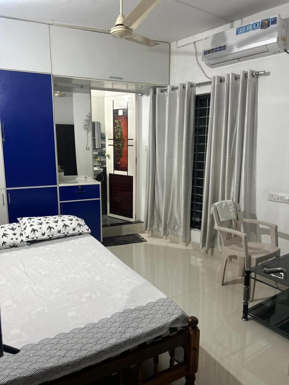 Chaithritha Ladies Homestay Thiruvananthapuram Bagian luar foto