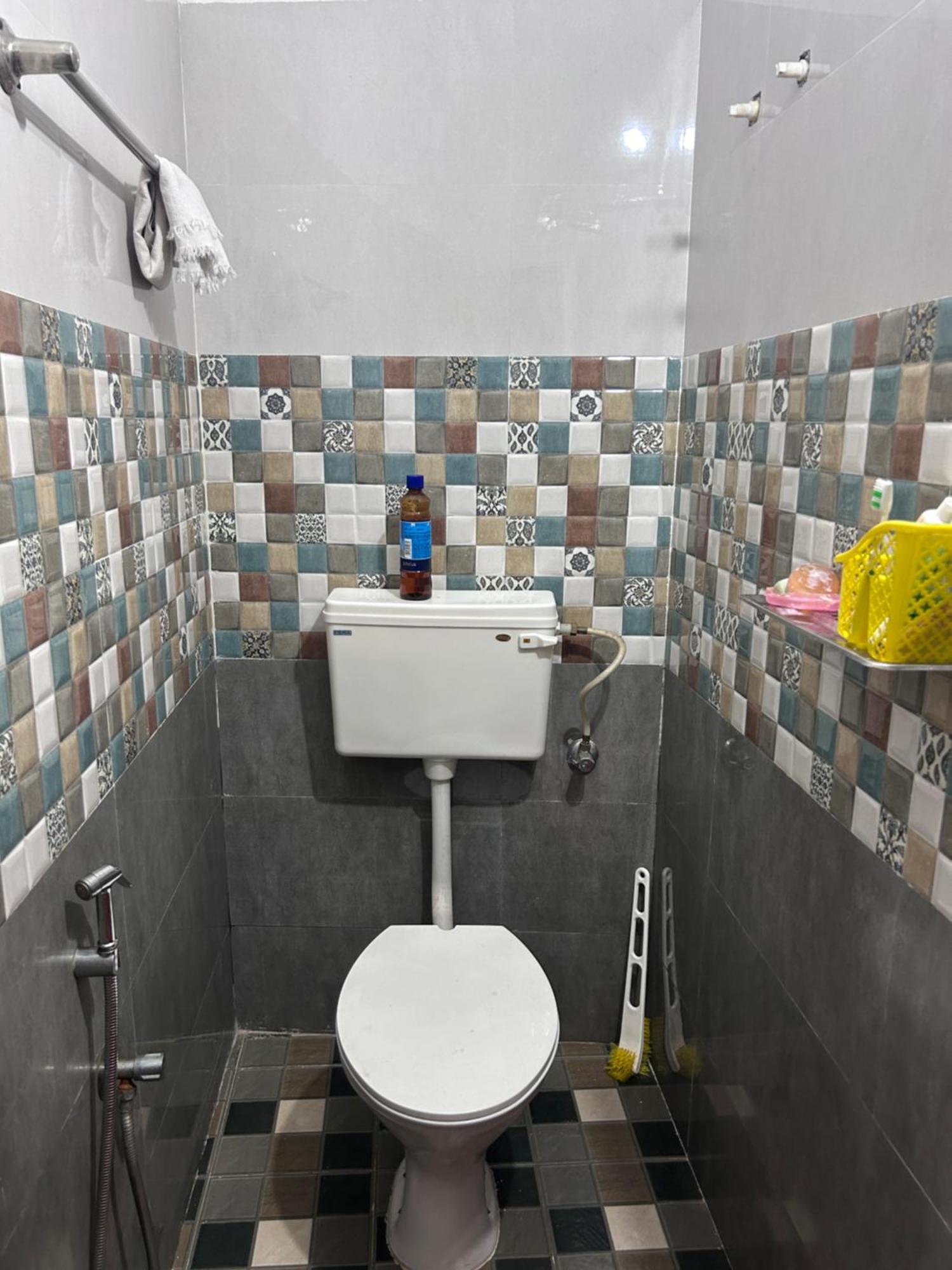 Chaithritha Ladies Homestay Thiruvananthapuram Bagian luar foto
