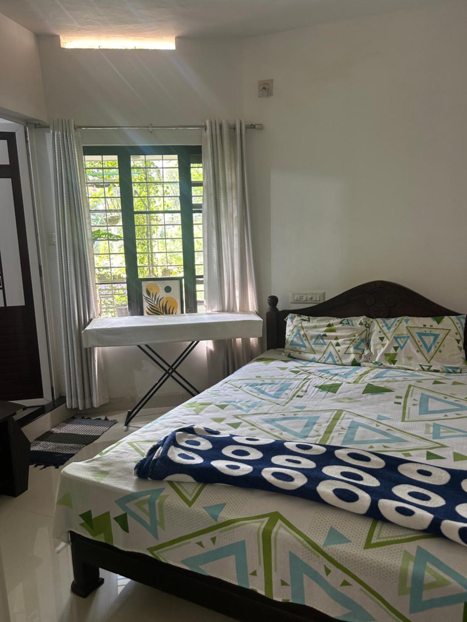 Chaithritha Ladies Homestay Thiruvananthapuram Bagian luar foto