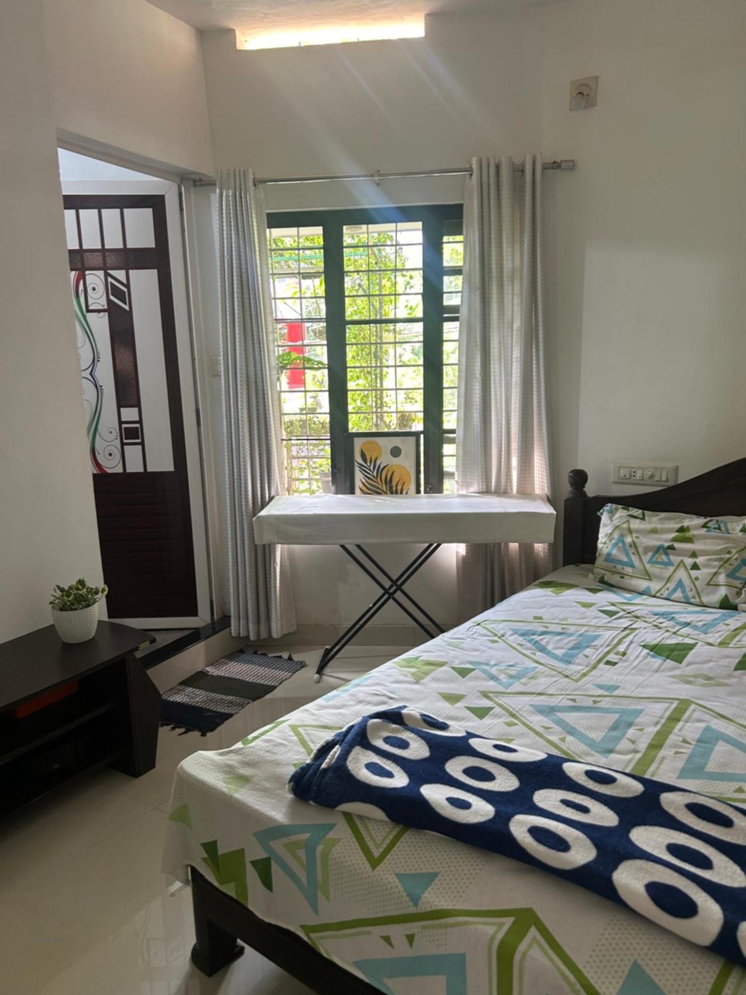 Chaithritha Ladies Homestay Thiruvananthapuram Bagian luar foto