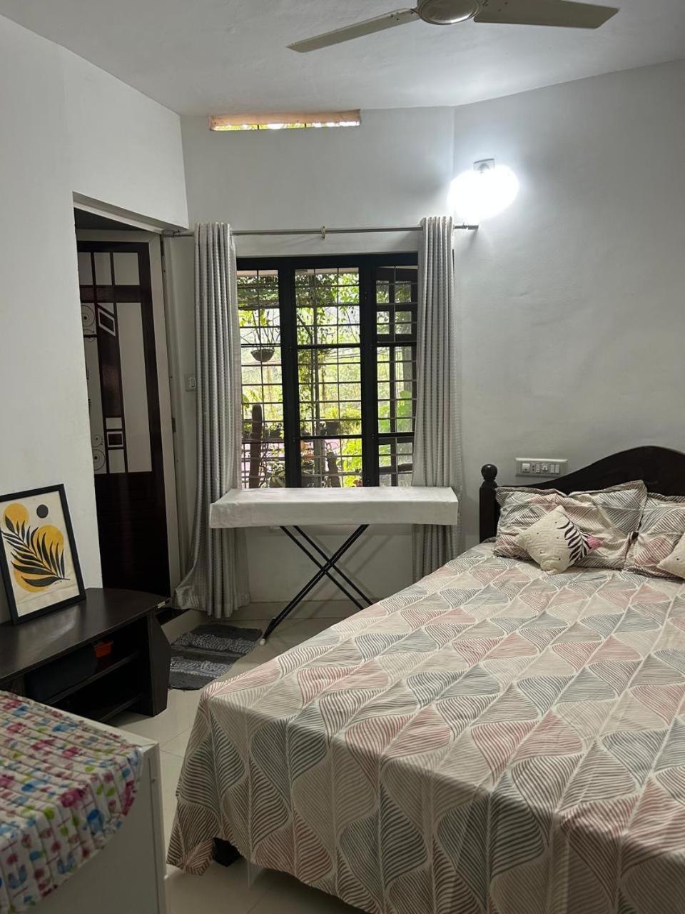Chaithritha Ladies Homestay Thiruvananthapuram Bagian luar foto