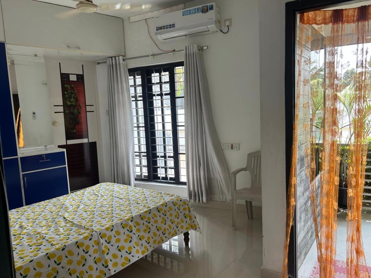 Chaithritha Ladies Homestay Thiruvananthapuram Bagian luar foto