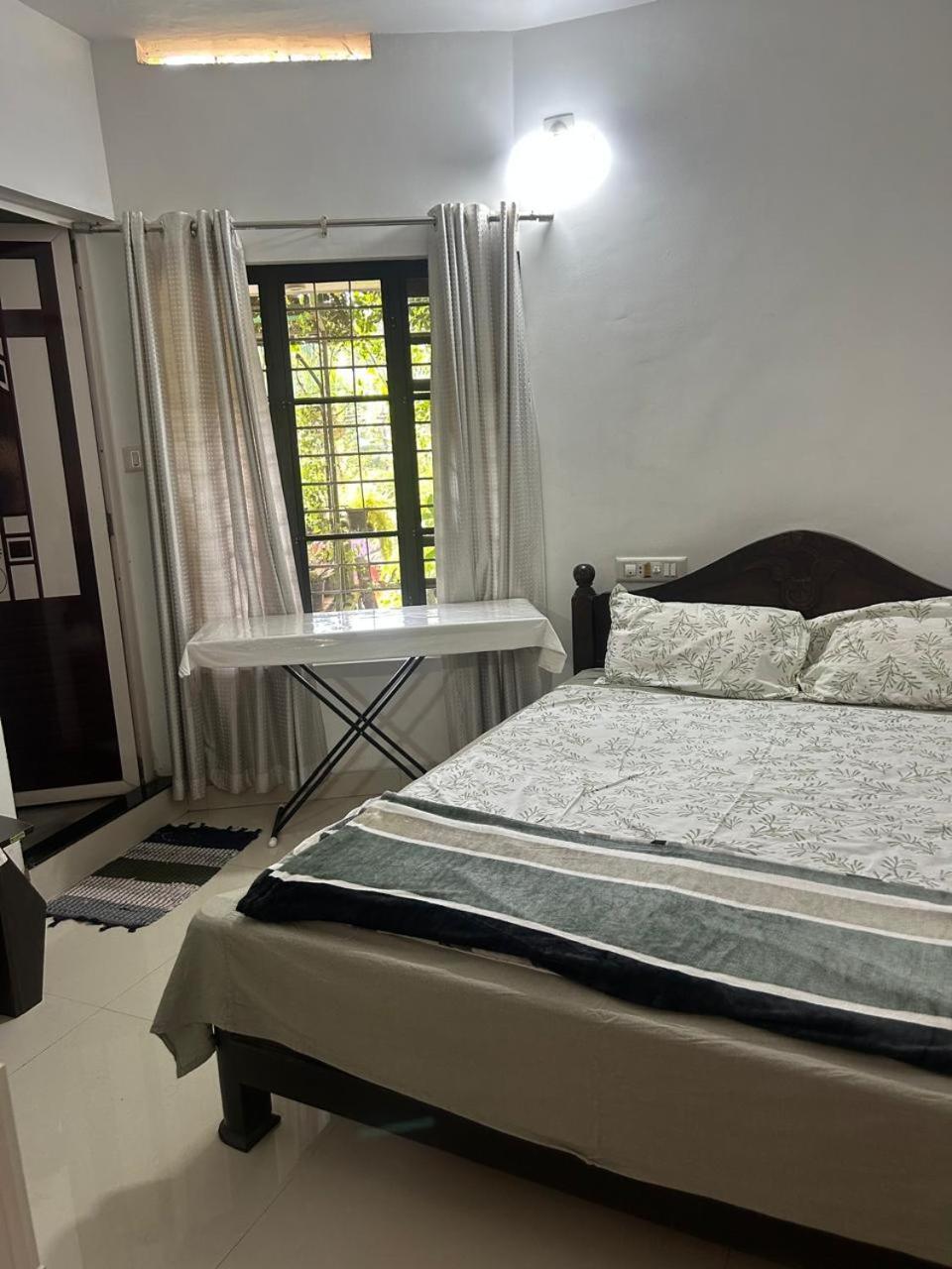 Chaithritha Ladies Homestay Thiruvananthapuram Bagian luar foto